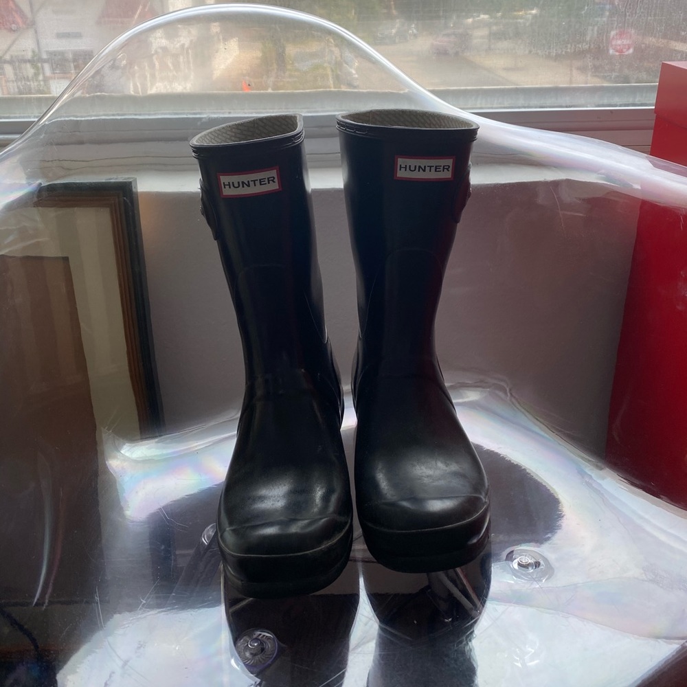 black hunter boots